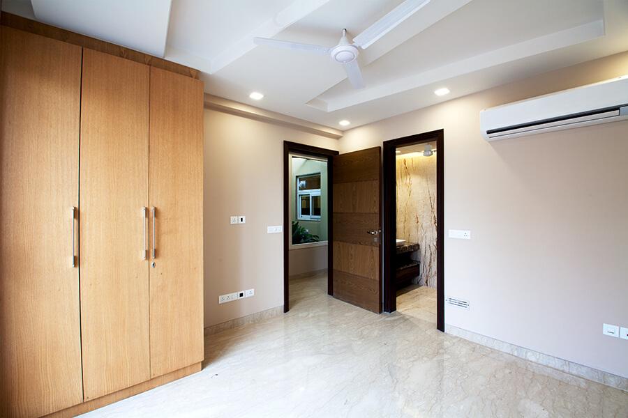 H13 Green Park Main bedroom with fitted wardrobe